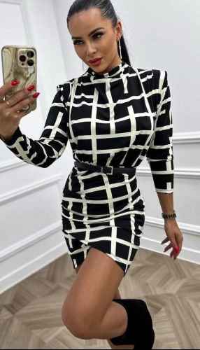 ����� Vivian Black