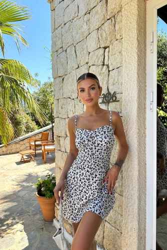 ����� ����� Emma White
